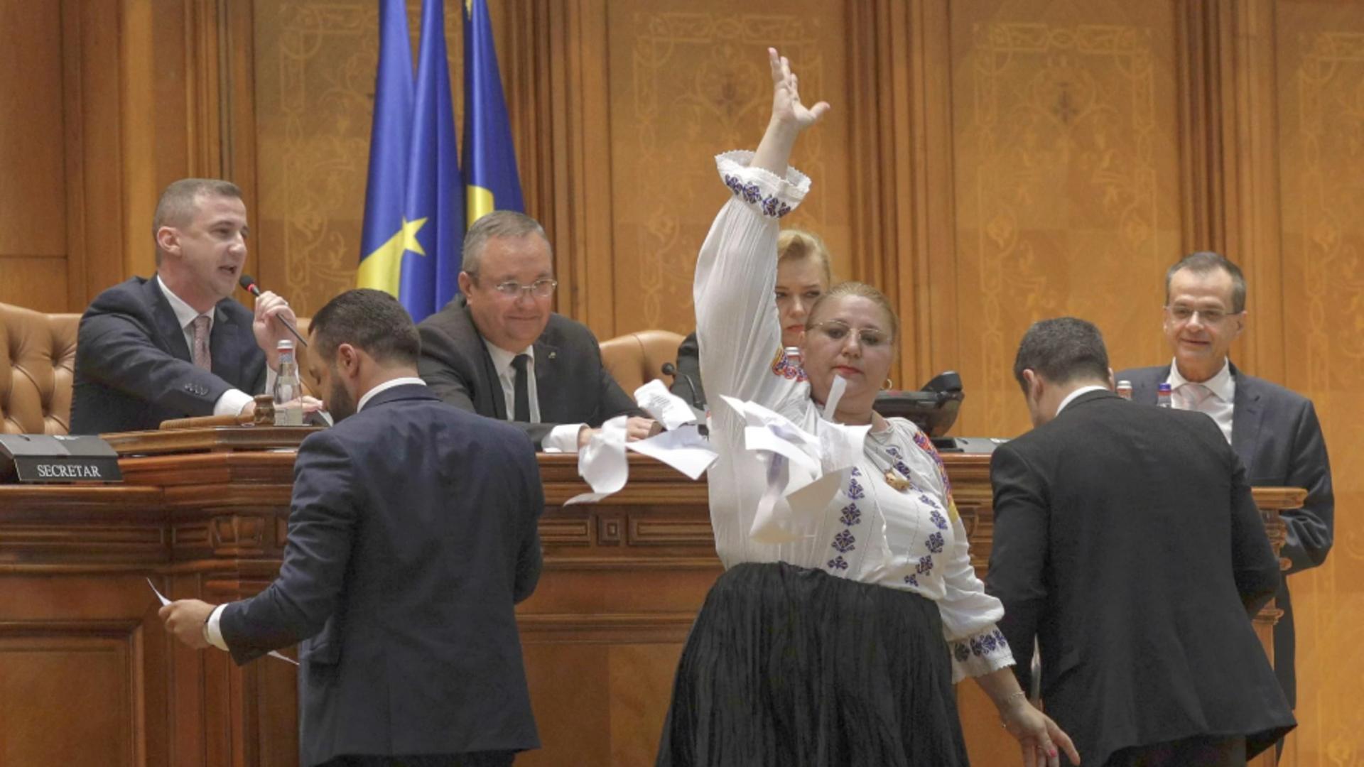 Alfred Simonis face lumină. De ce a vrut să o înțepe cu pixul în mână pe Diana Șoșoacă