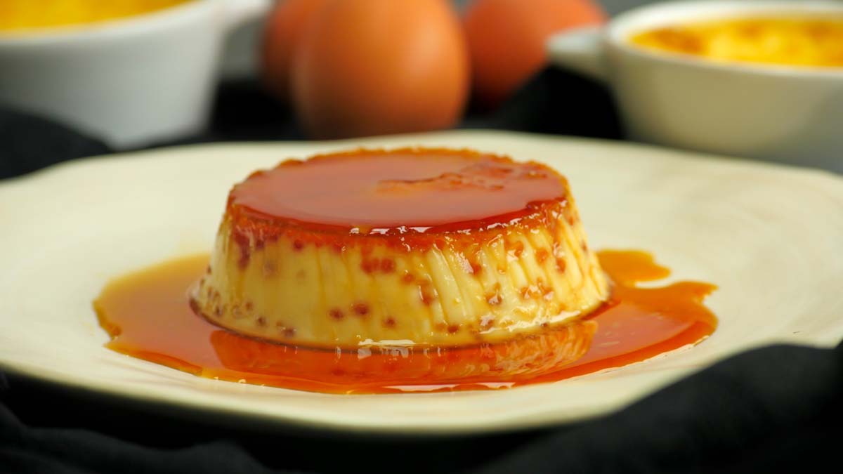 Cremă de zahăr ars – Rețeta tradițională cu ouă, lapte și zahăr