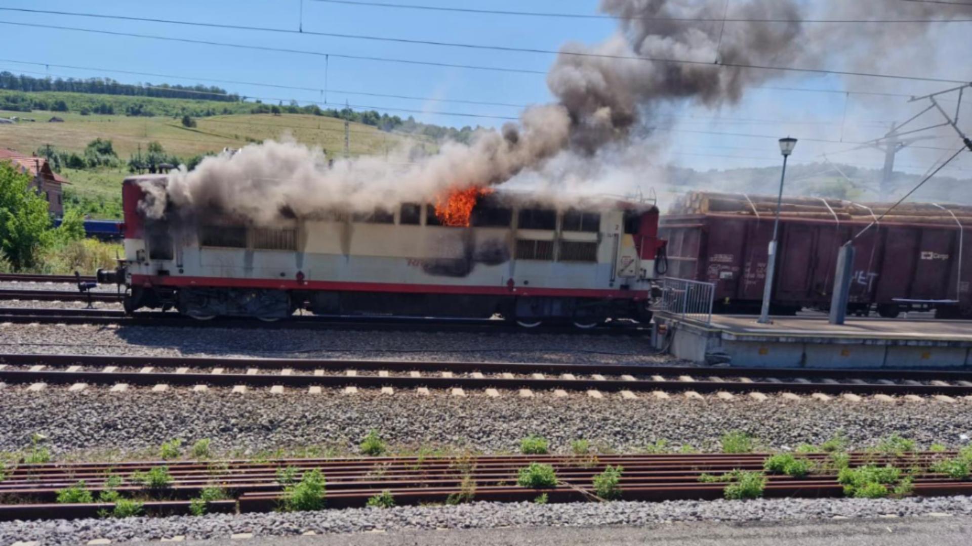 Incendiu la trenul Regio Arad – Oradea! S-au evacuat călătorii și personalul feroviar