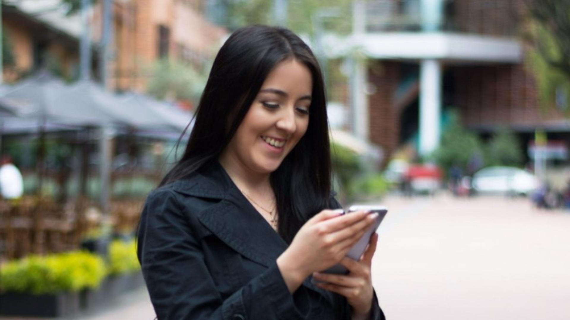 Ce este microînșelatul – microcheating? Curentul TikTok face furori printre tinerii generației Z, dar le poate compromite afectivitatea