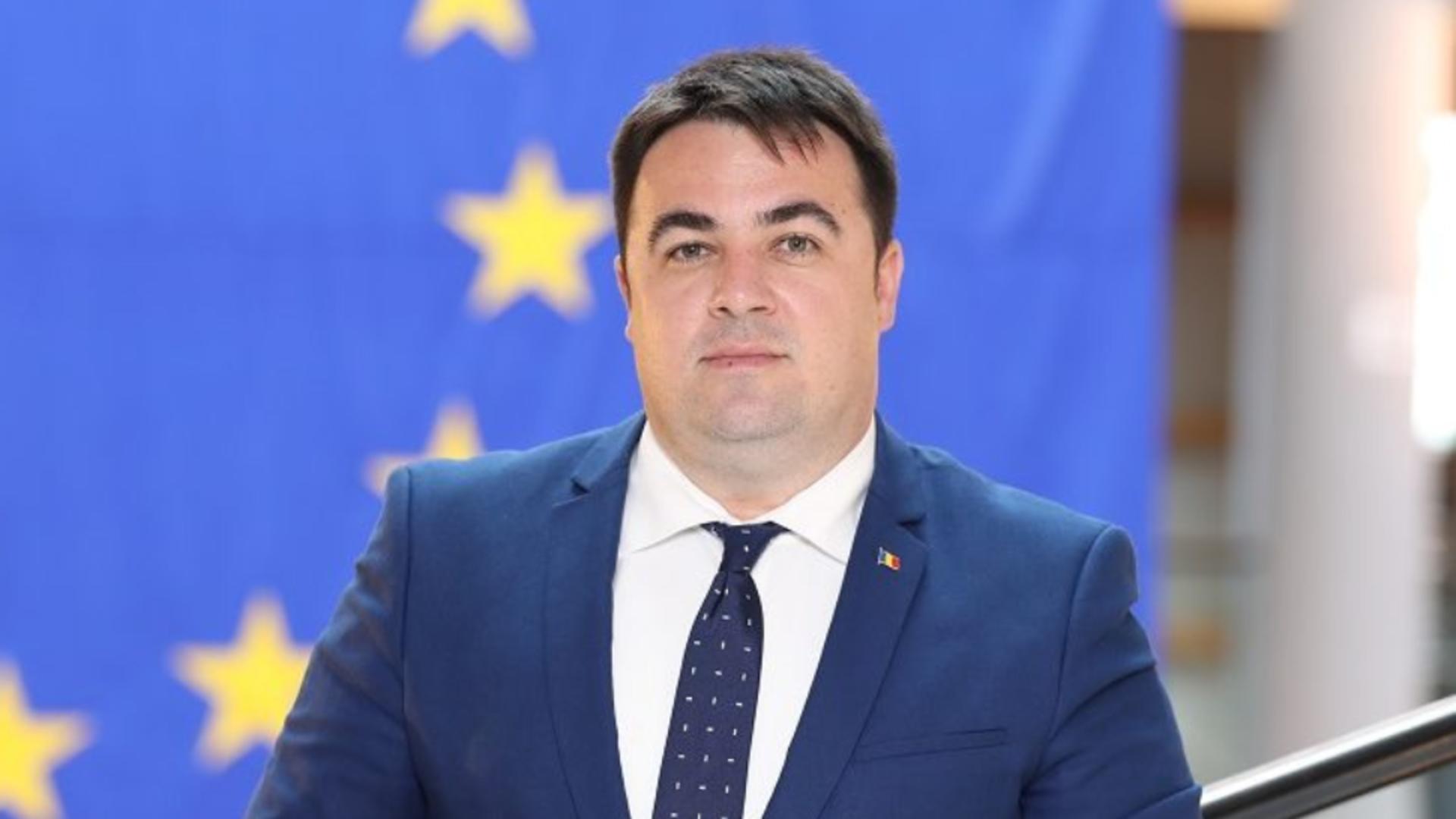 Europarlamentar USR, hotel de lux pe insulă exotică din banii PNRR – Omul-cheie al reziștilor