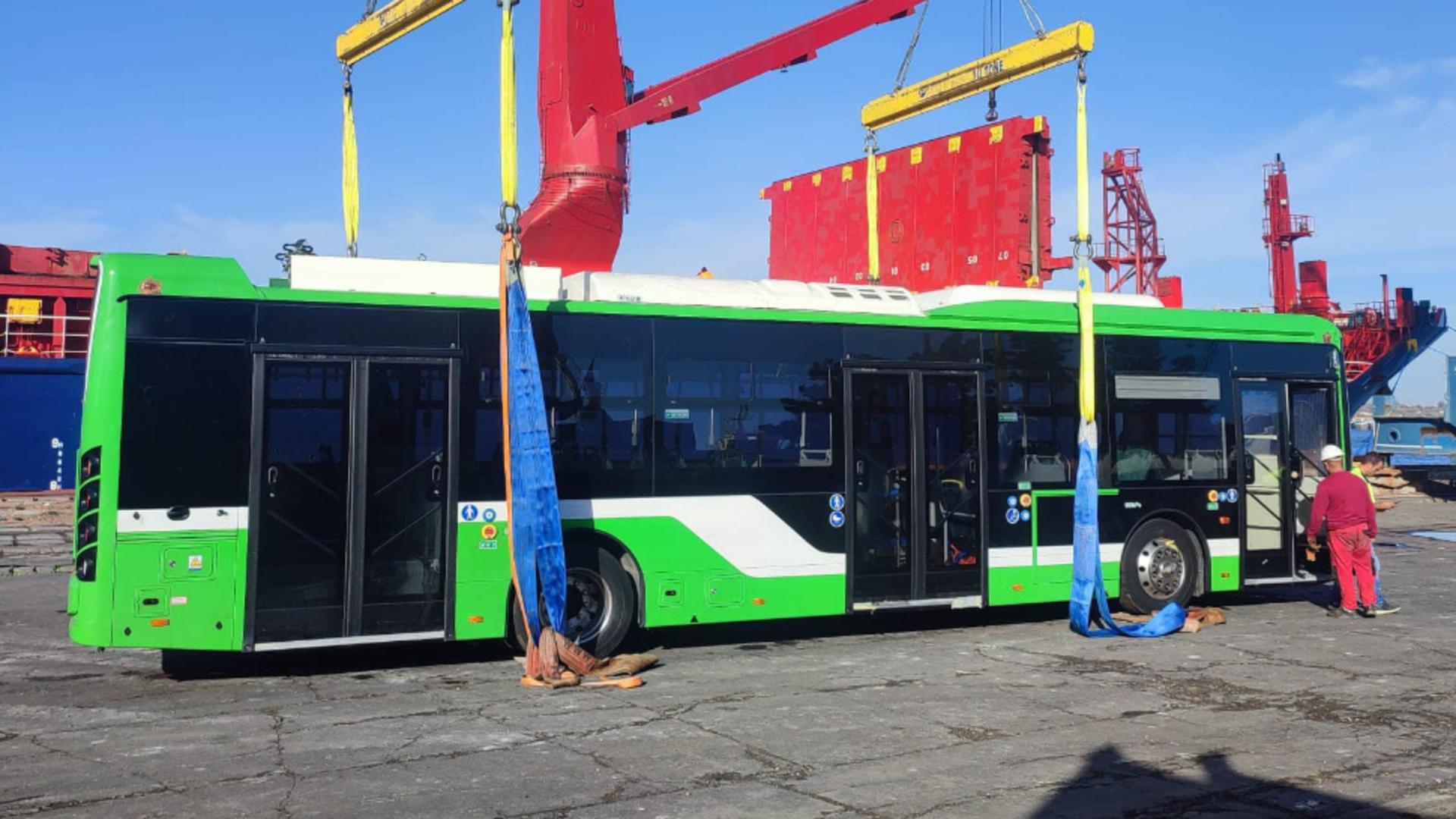 Au ajuns primele autobuze electrice cumpărate de Primăria Capitalei din China. Când le vom vedea prin București