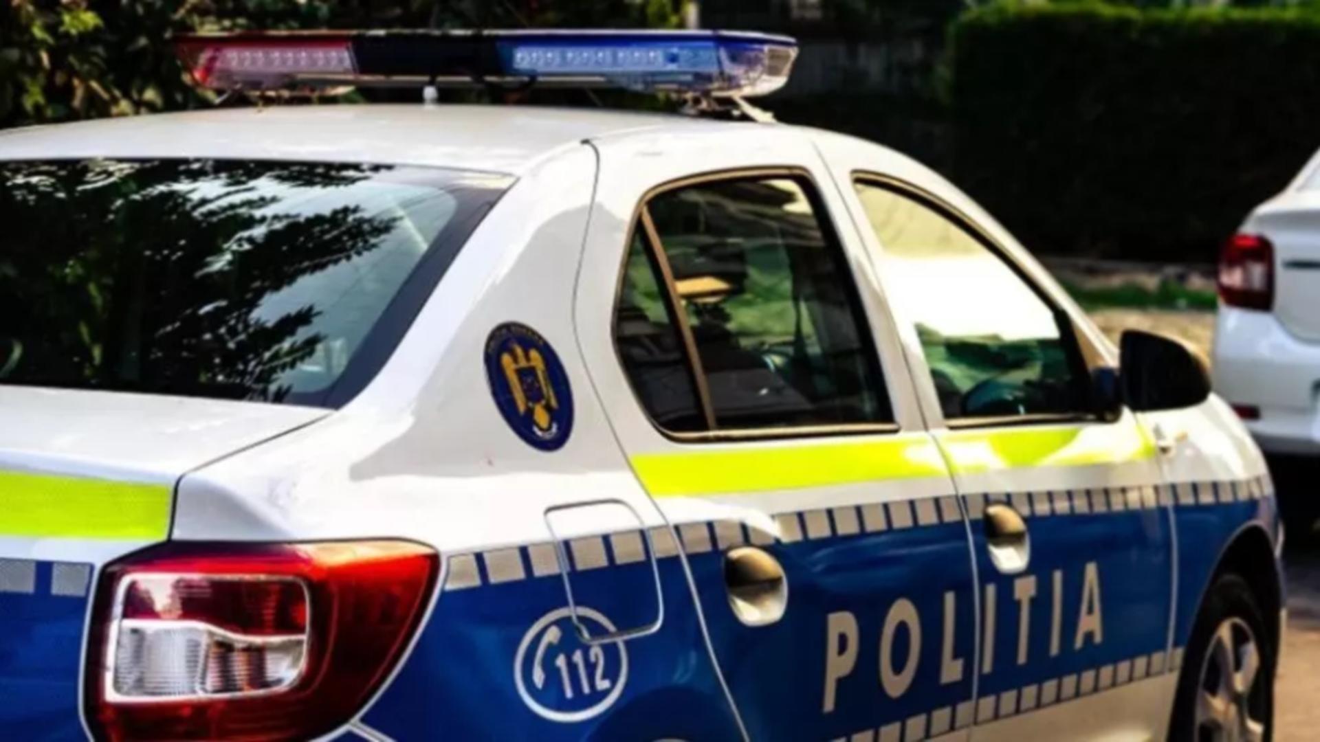 Șofer oprit cu focuri de armă de polițiști. Circula cu aproape 90 km/h în localitate și avea permisul suspendat