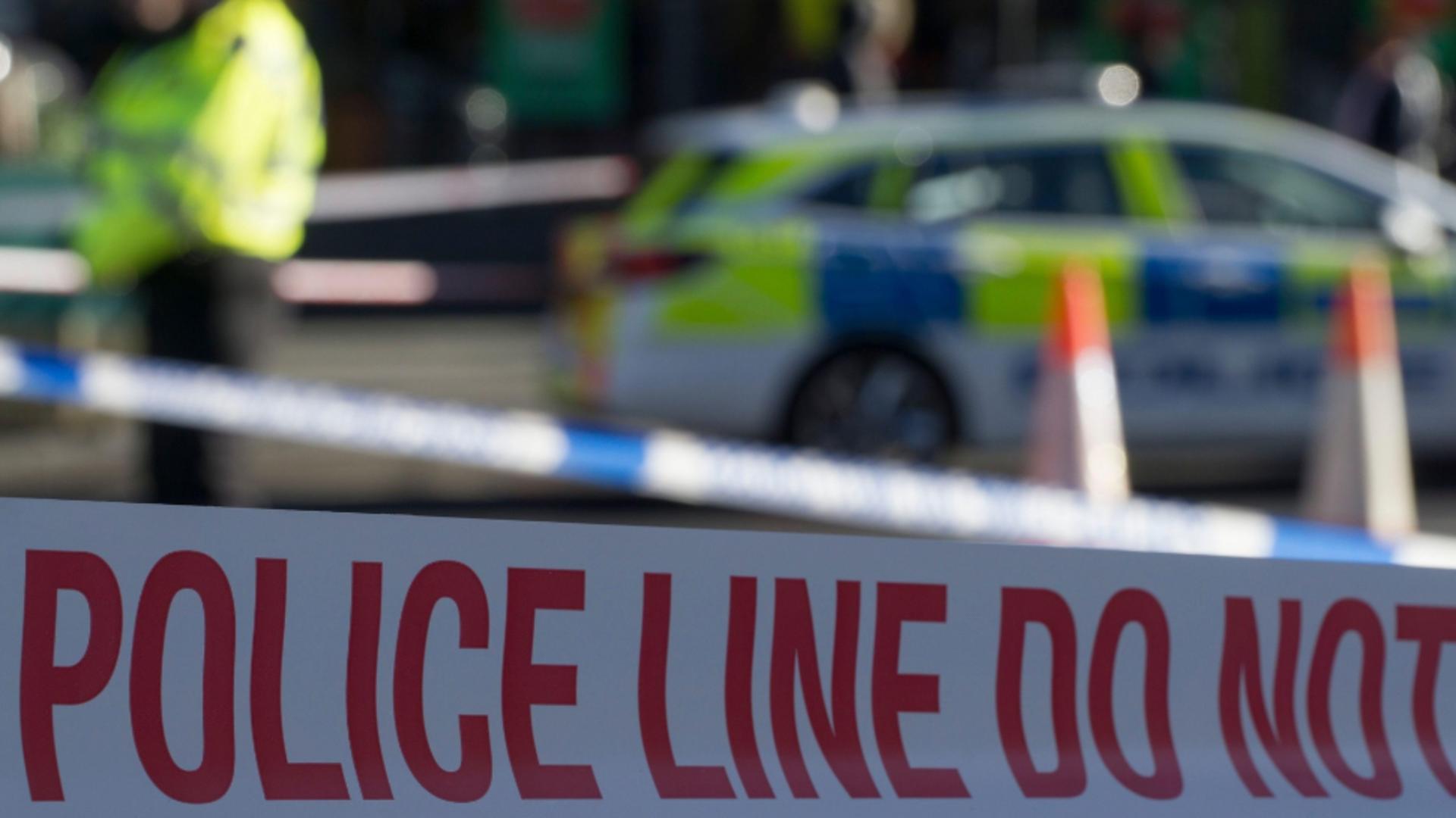 Trei bărbaţi au fost înjunghiaţi în centrul oraşului Halifax, în Marea Britanie – Unul dintre ei a murit