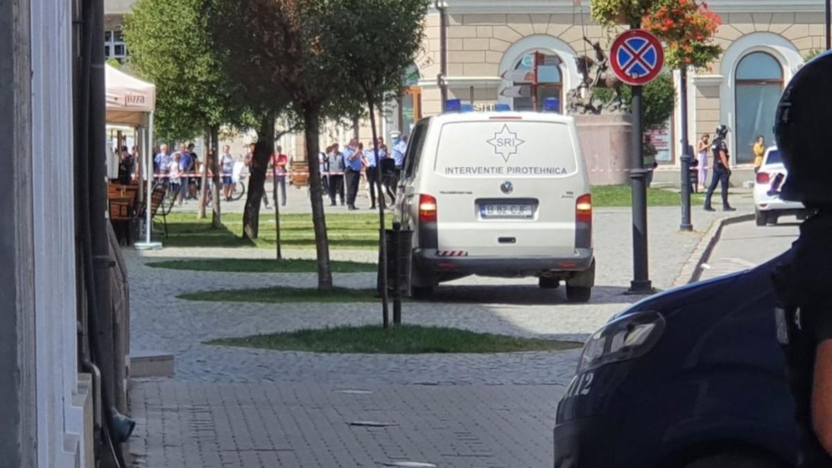 NEWS ALERT! Pachet suspect lângă Consiliul Județean Prahova