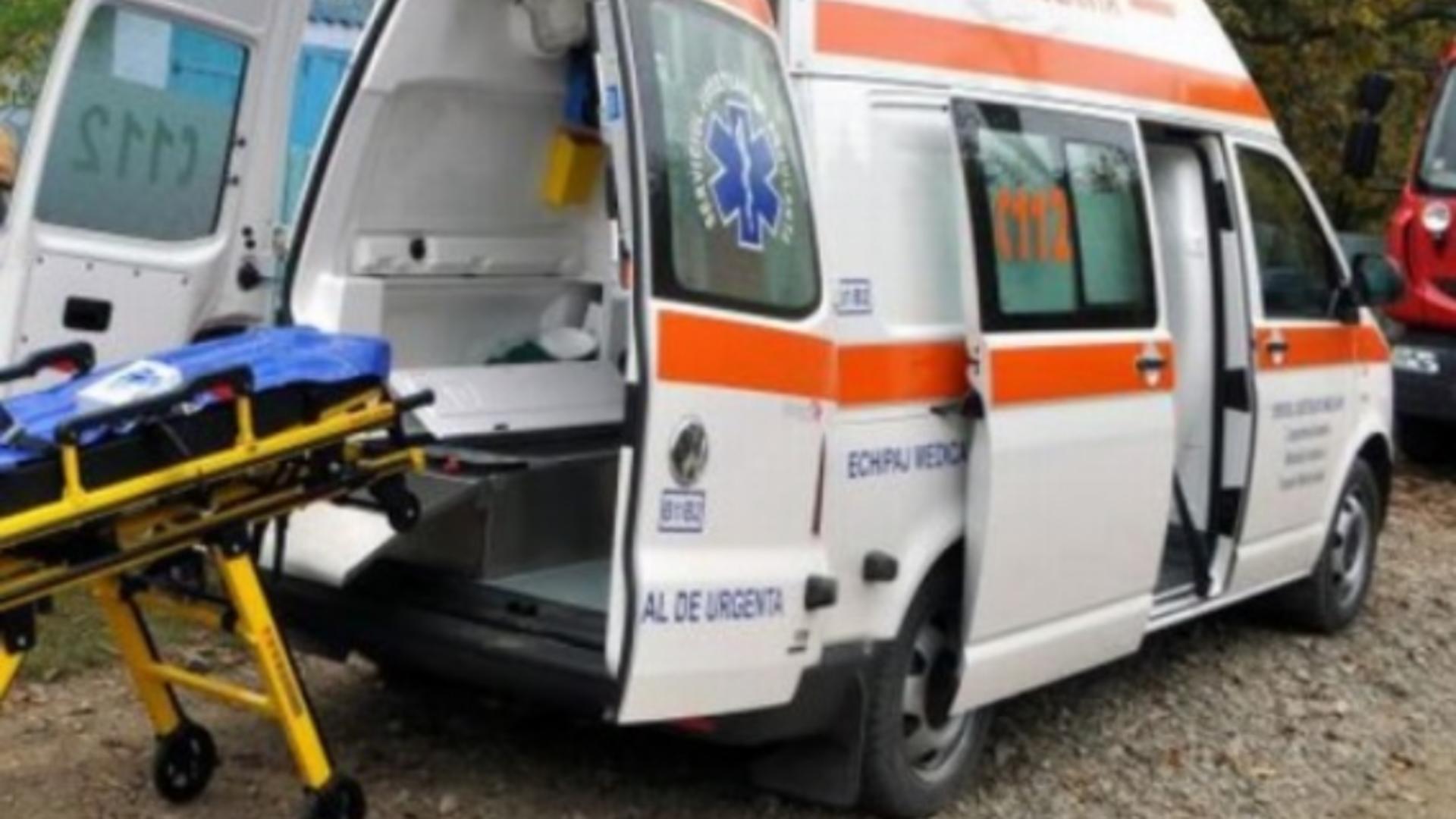 Femeie spulberată de o ambulanță pe o trecere de pietoni din Lugoj