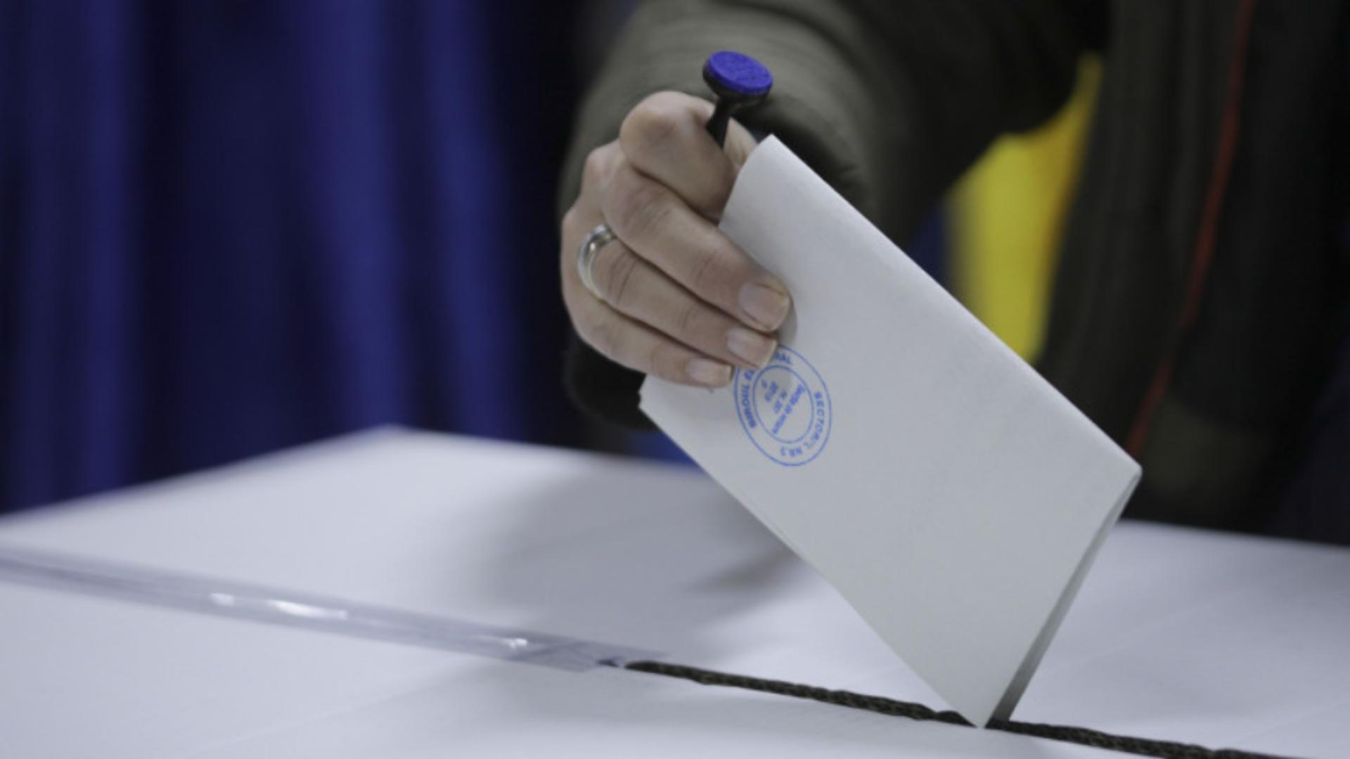 Pe cine ar vota românii la prezidențiale: Geoană, Ciolacu, Simion și Lasconi se bat pe primele poziții. Ce arată sondajele