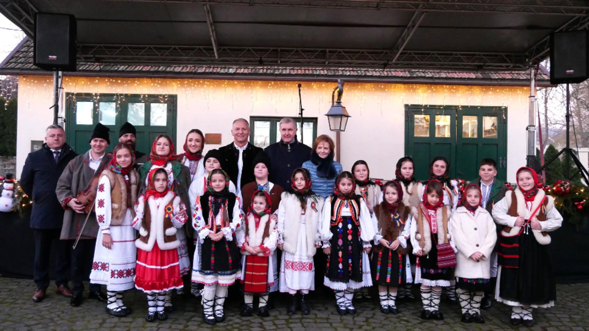 Atmosferă de poveste la primul târg regal de Crăciun la Castelul Săvârșin. Ce a transmis Majestatea Sa Margareta VIDEO