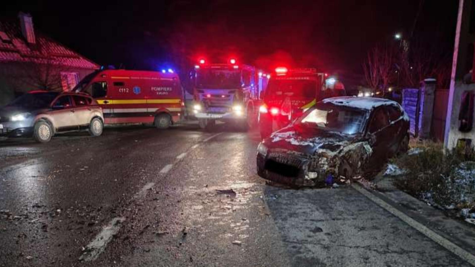 Accident grav pe DN 14 la ieşirea din localitatea Ruşi. Două mașini implicate, cinci persoane rănite
