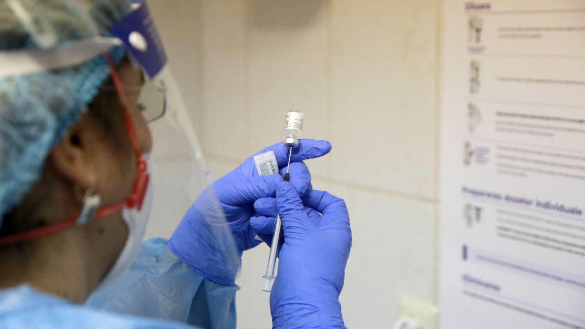 Rafila: „Este regretabil că Pfizer aruncă în aer credibilitatea vaccinării”