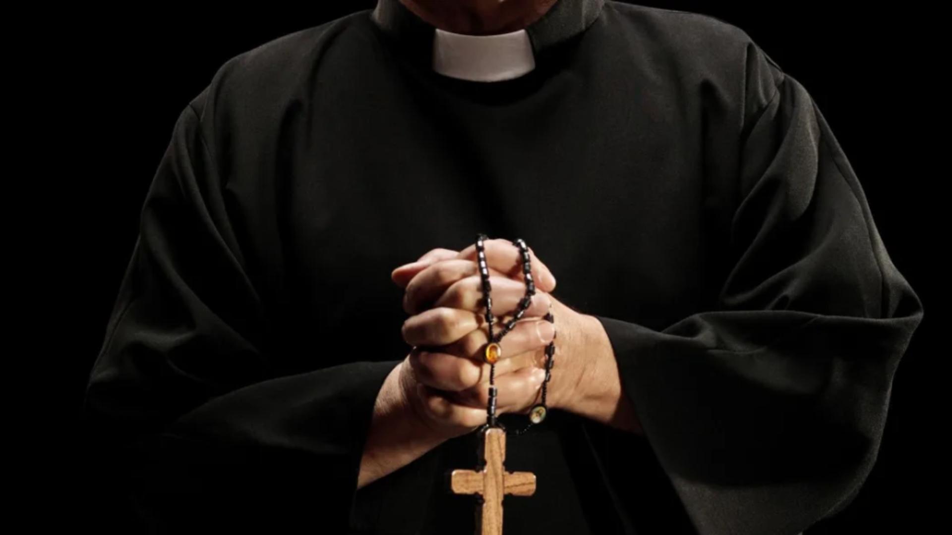 Un preot a fost jefuit prin tehnica „oglinzii retrovizoare”. În ce constă metoda folosită din ce în ce mai des de escroci