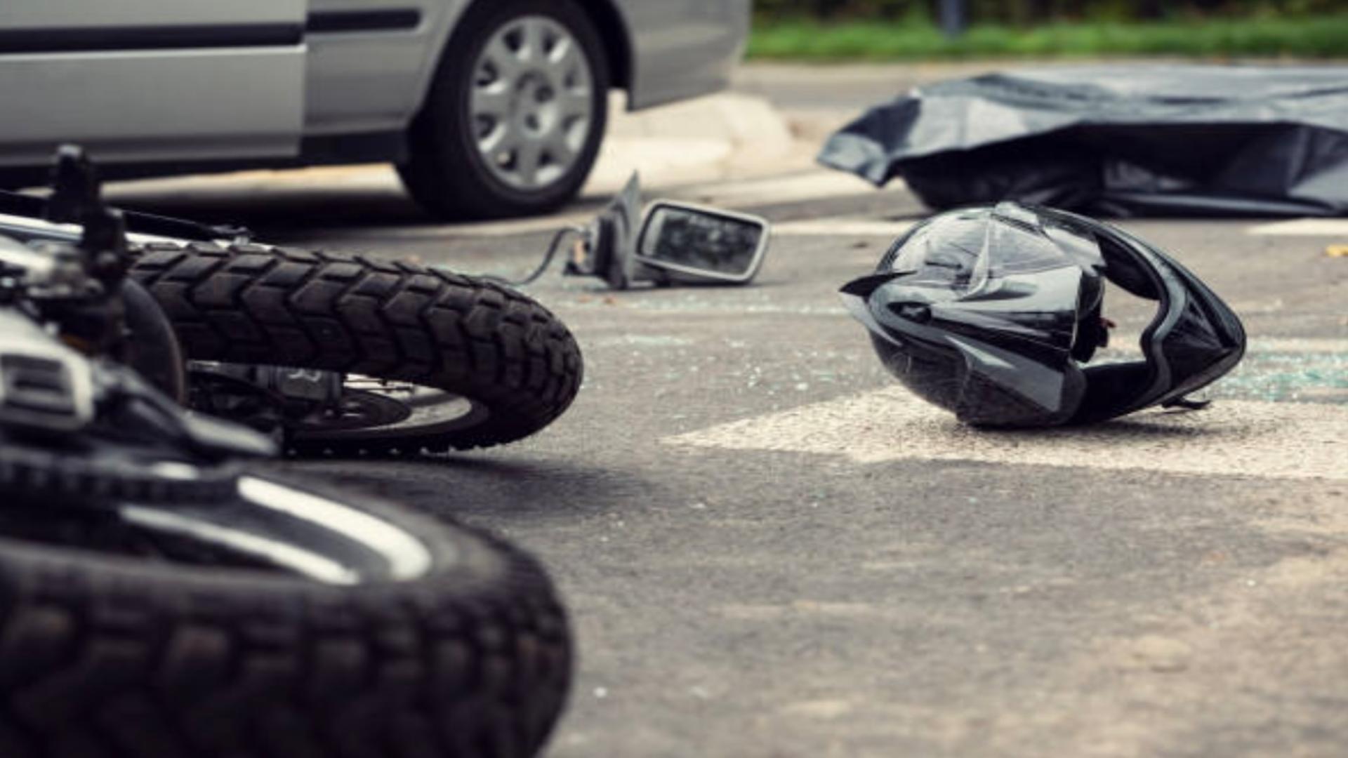 11 morți într-un accident auto devastator. Coliziune între o autodubă, o motocicletă și un camion