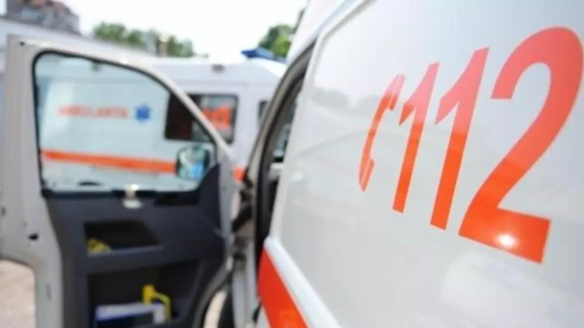 Acident grav în Dolj. Un şofer a decedat după ce a intrat cu maşina într-o căruţă în care se aflau şi doi minori