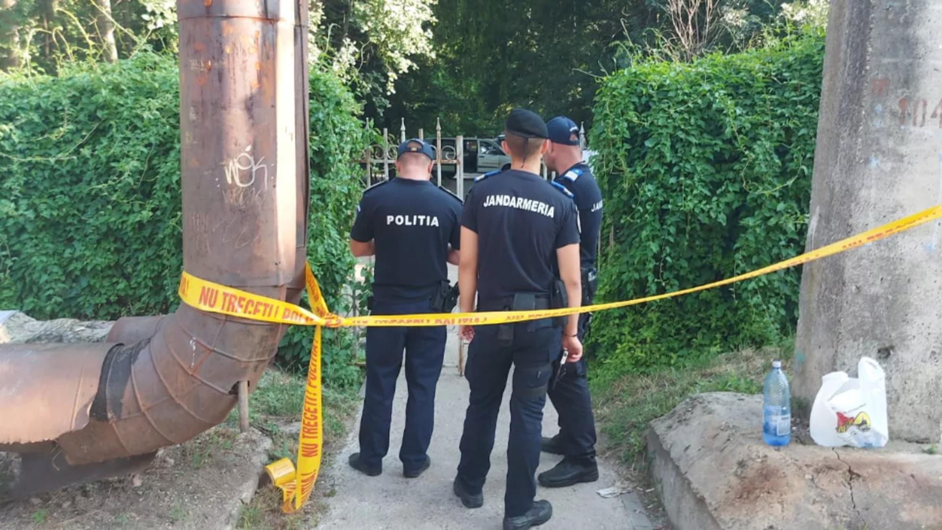 Crima de la Grădina Botanică. Tatăl Melisei, eleva ucisă la Craiova, a atacat duba în care se afla ucigașul fiicei sale