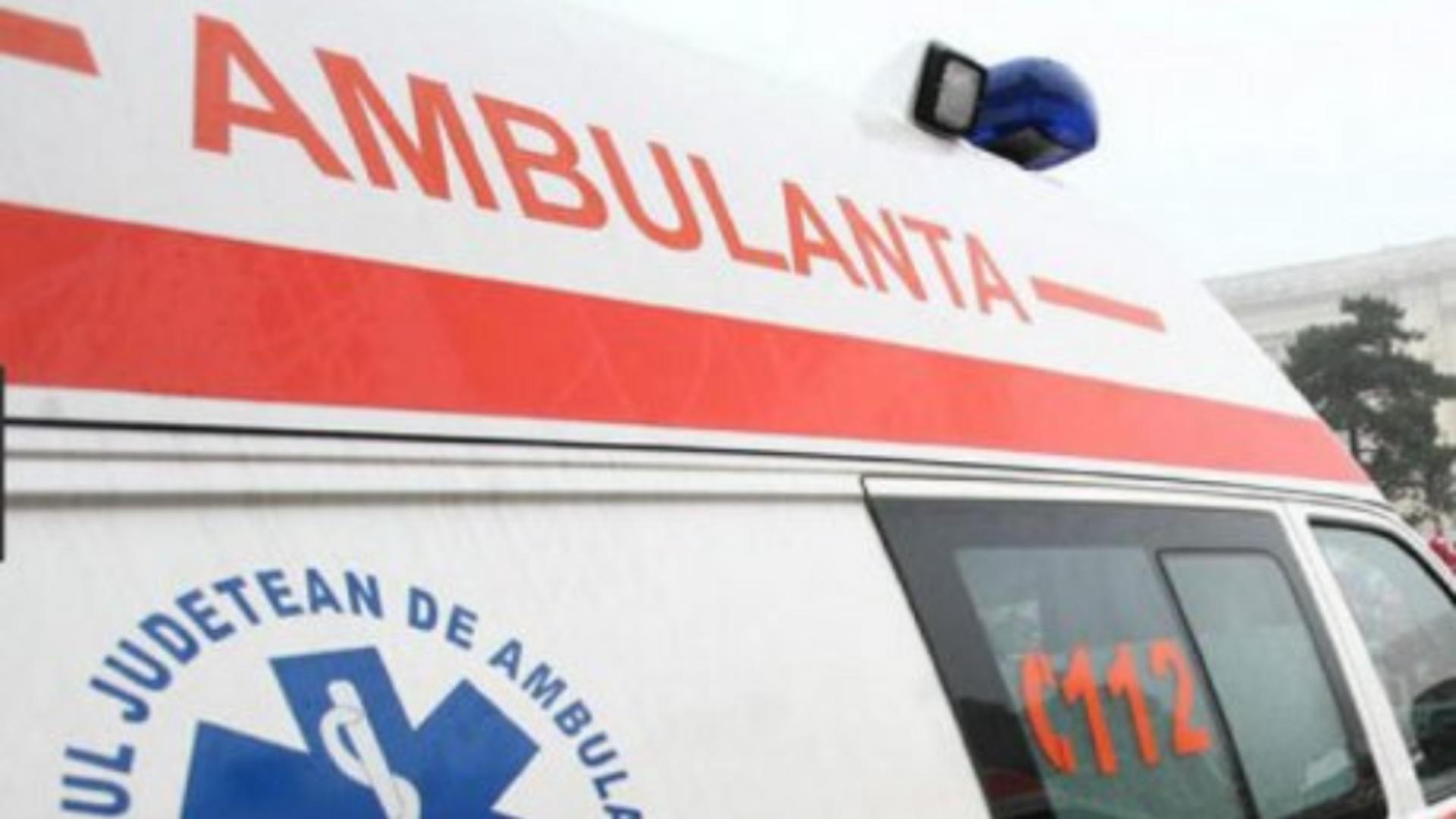 Doi bătrâni din Argeș au fost bătuți crunt de un hoț care a intrat peste ei în casă și le-a furat 250 de lei