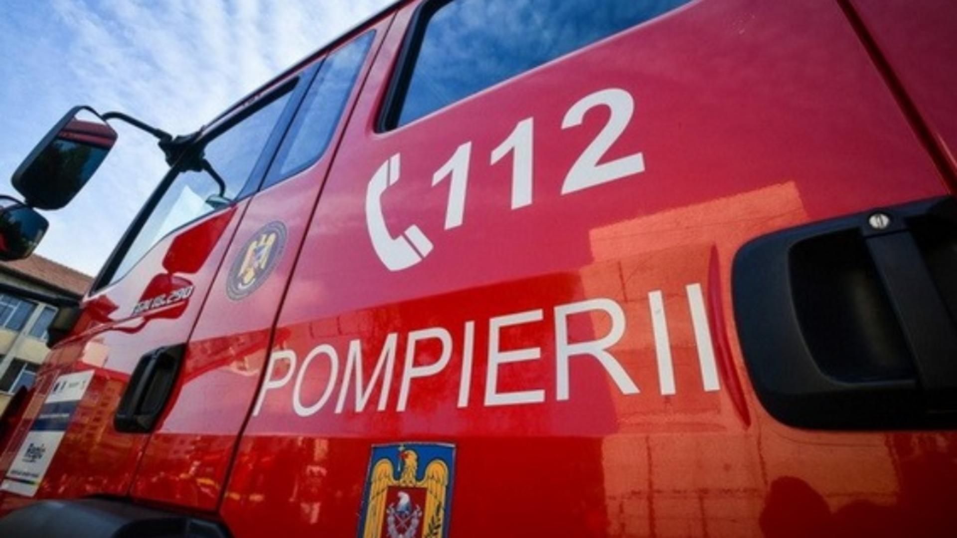 Explozie într-o locuință din Vaslui. Trei copii și tatăl lor, grav răniți