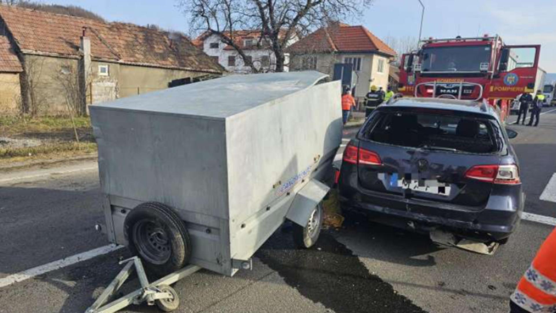 Femeie rănit grav în urma coliziunii dintre o autocisternă şi un autoturism. Victima se afla pe trecerea de pietoni