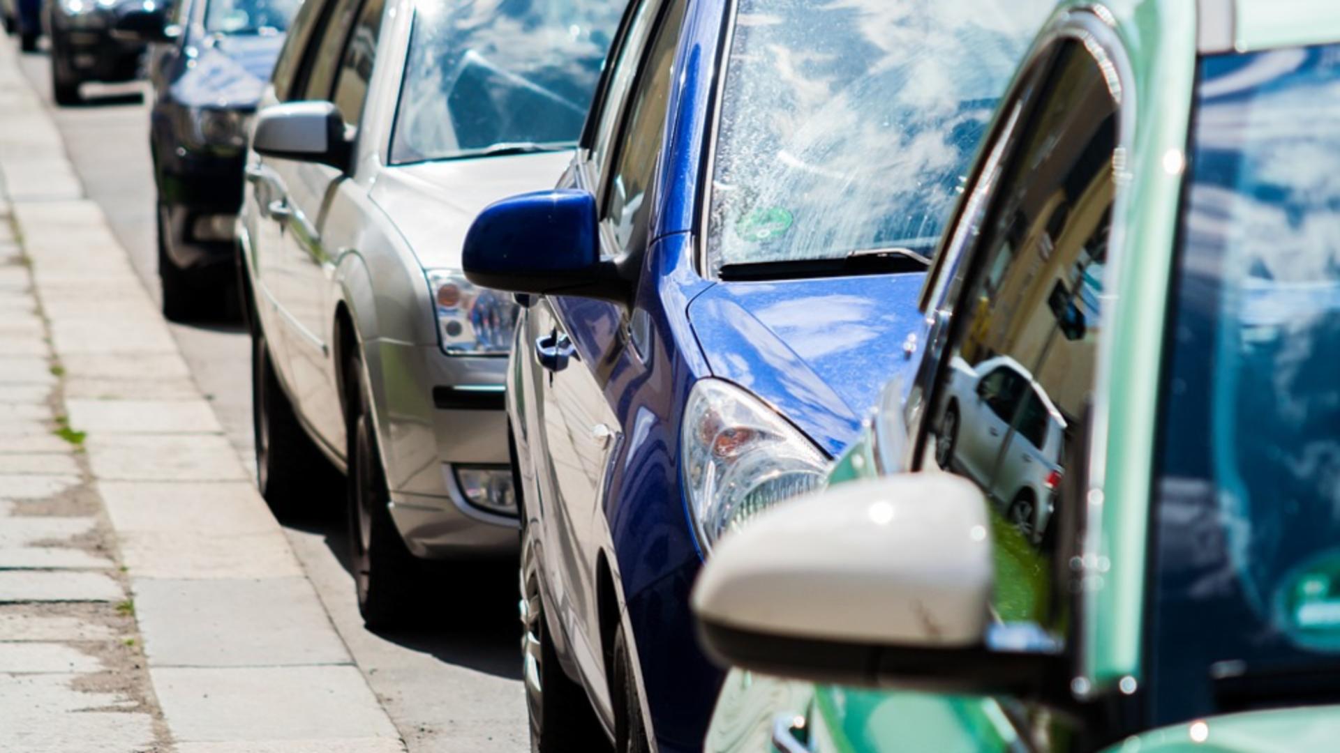 Înmatriculare auto online pentru şoferii români. Proiectul de lege a fost adoptat