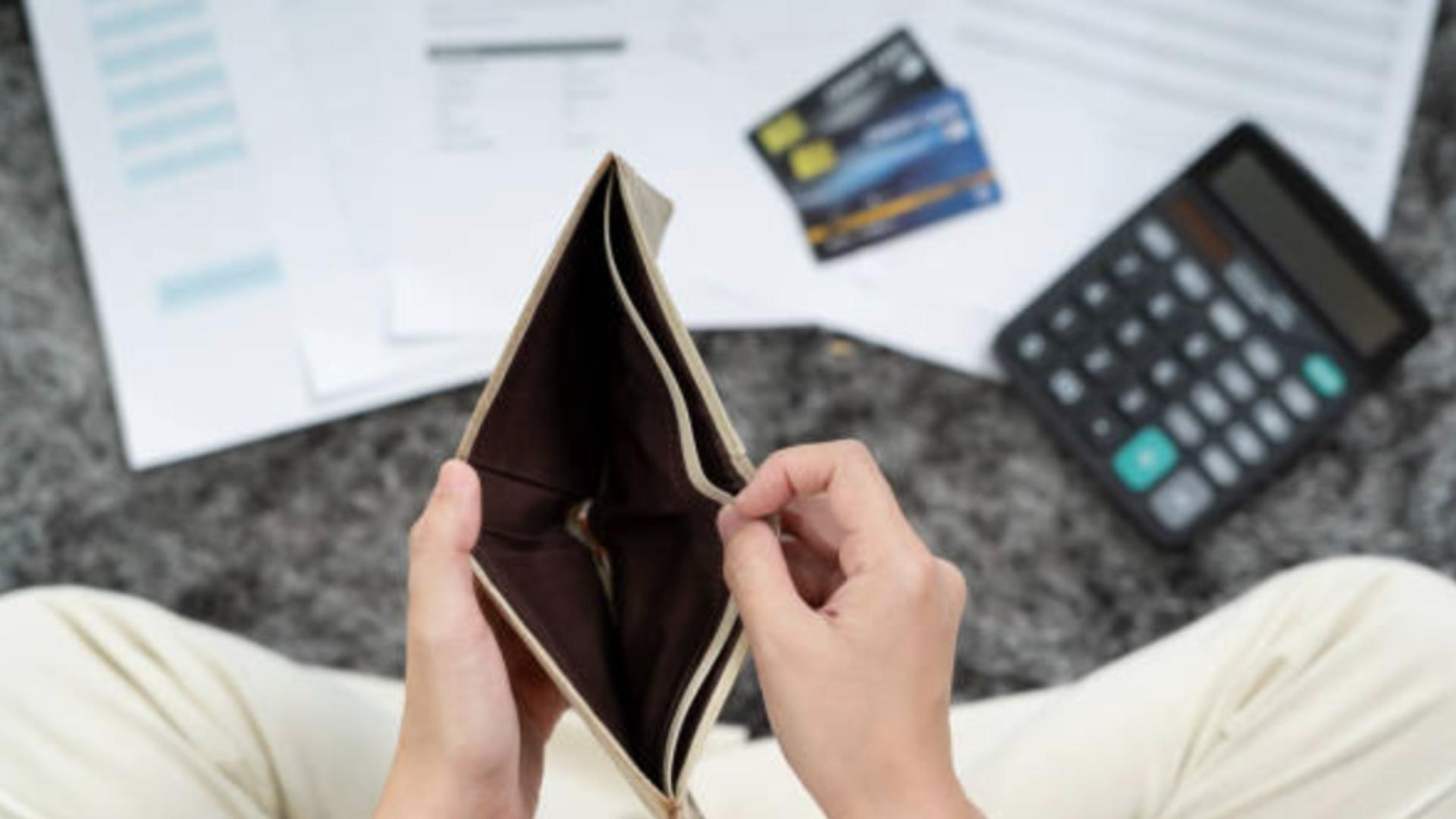 Salariul minim în România va ajunge la o mie de euro până la sfârșitul anului viitor. Cine face anunțul
