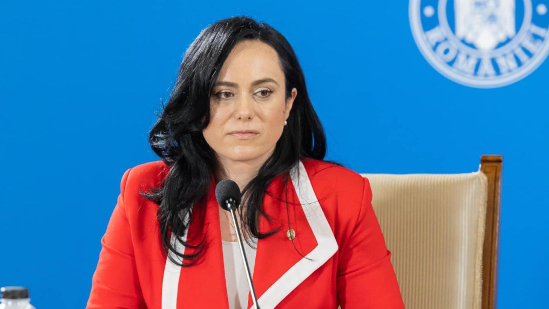 Simona Bucura: „Cum s-au găsit sute de milioane de euro pentru vaccinuri aruncate la coş, trebuie să găsim şi bani pentru pensii”