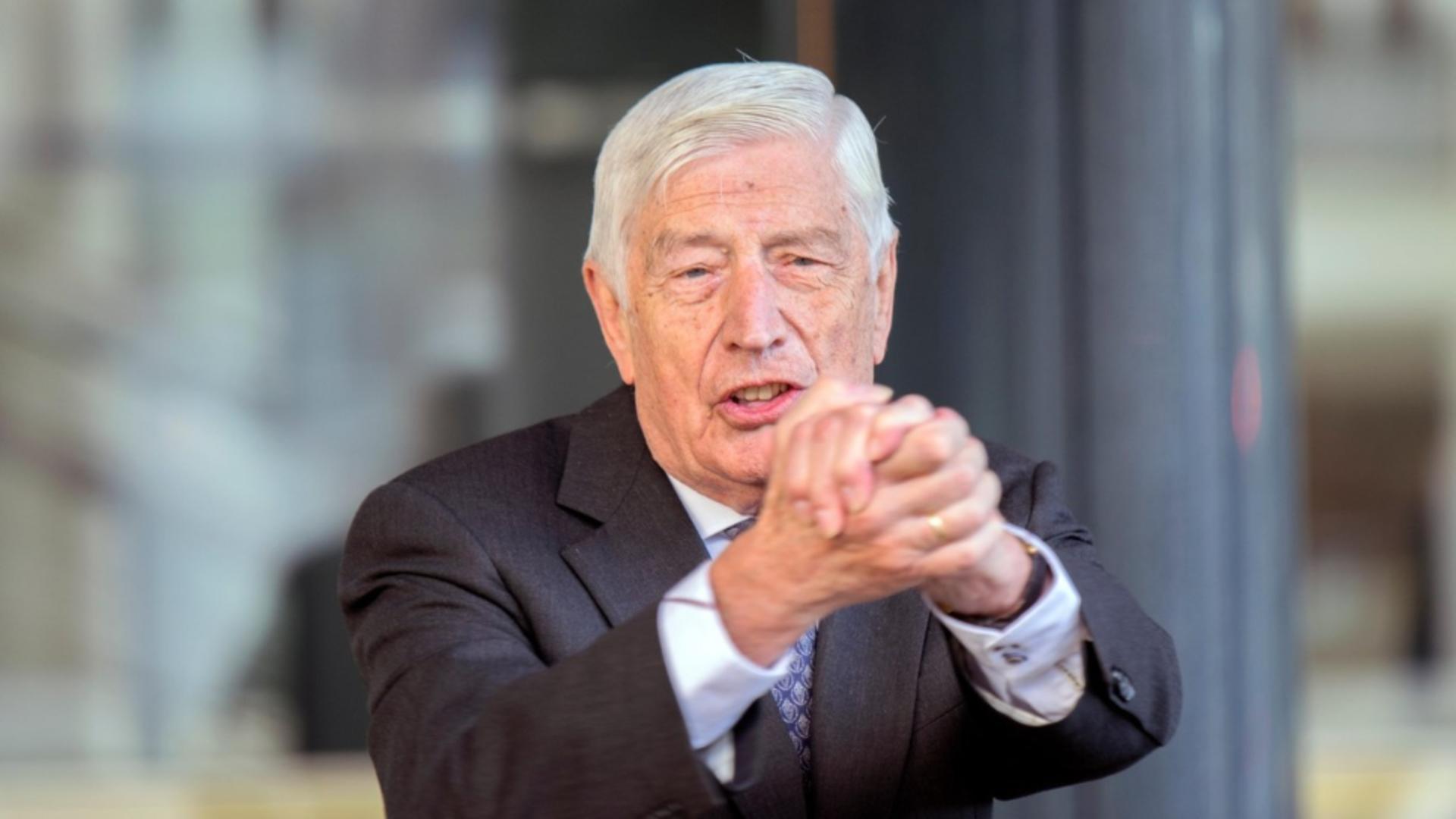 Un fost premier olandez și soția sa au murit împreună prin eutanasie