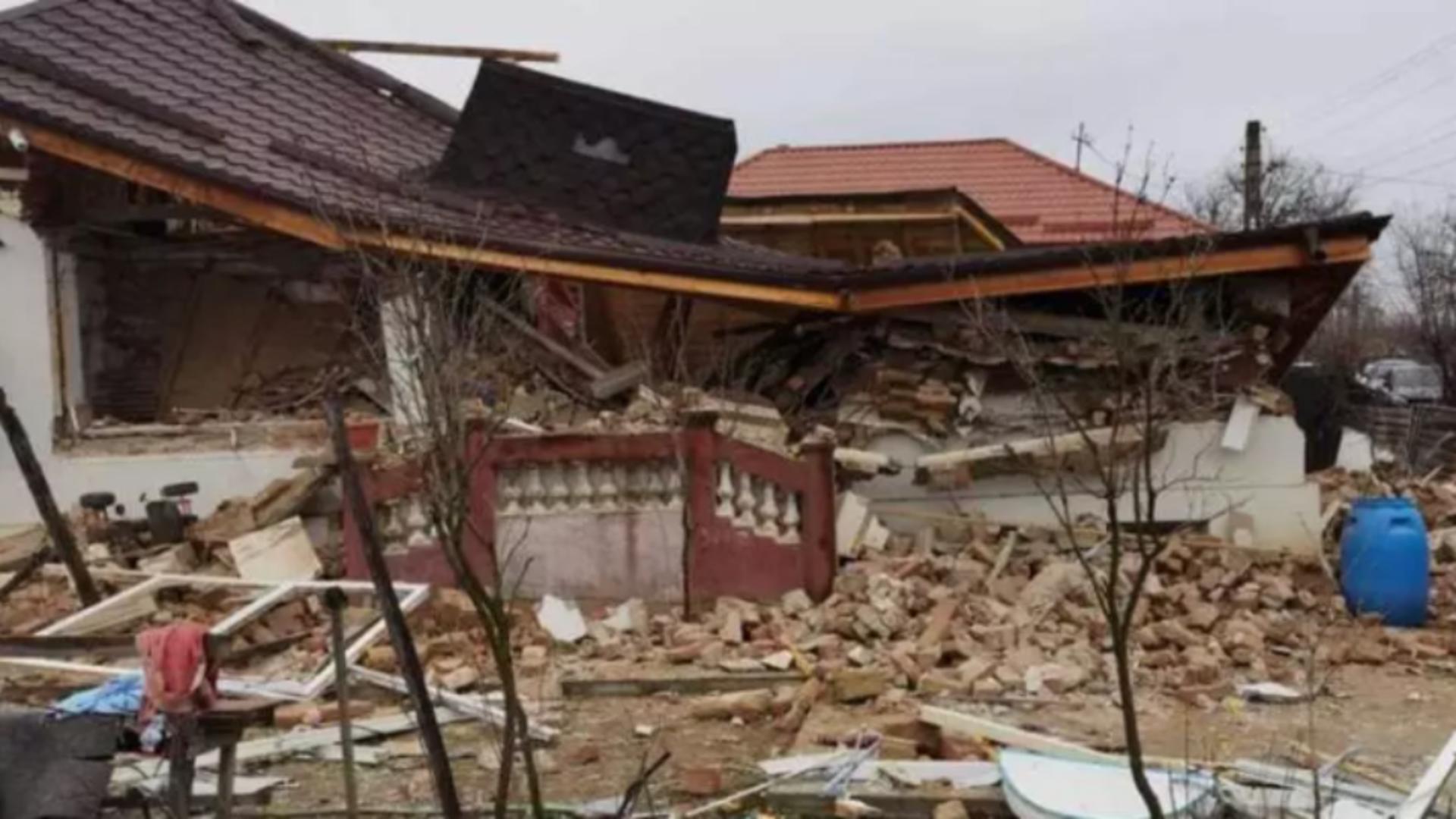 4 persoane din 3 gospodării aflate în apropierea casei care a explodat au fost evacuate. Ce alte MĂSURI au luat autoritățile din Dolj