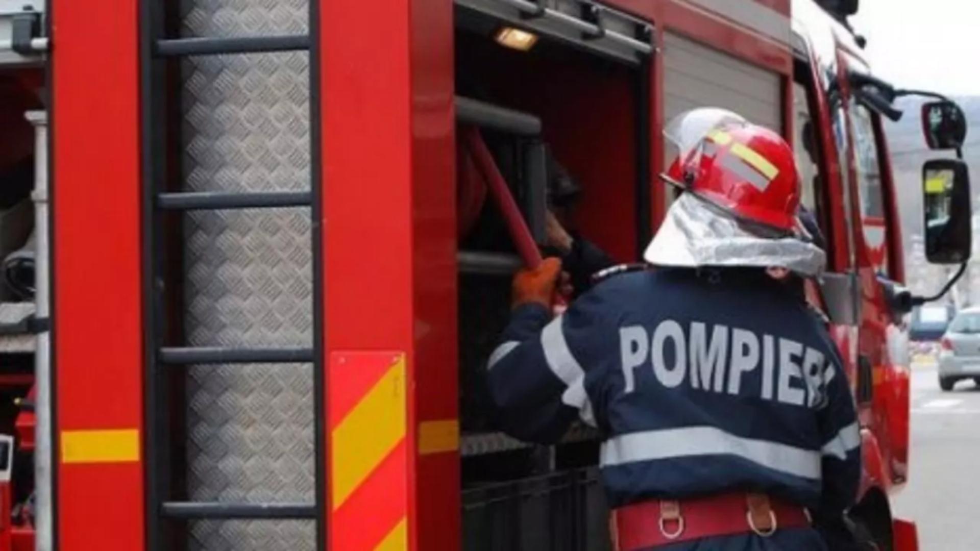 Un întreg bloc a fost evacuat după ce pe scară a început să se simtă un miros puternic de gaz