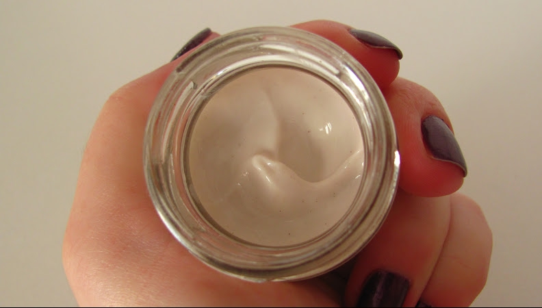 Câtă cremă SPF se aplică pe față. Reguli de la specialiști ca să fii protejată de razele soarelui