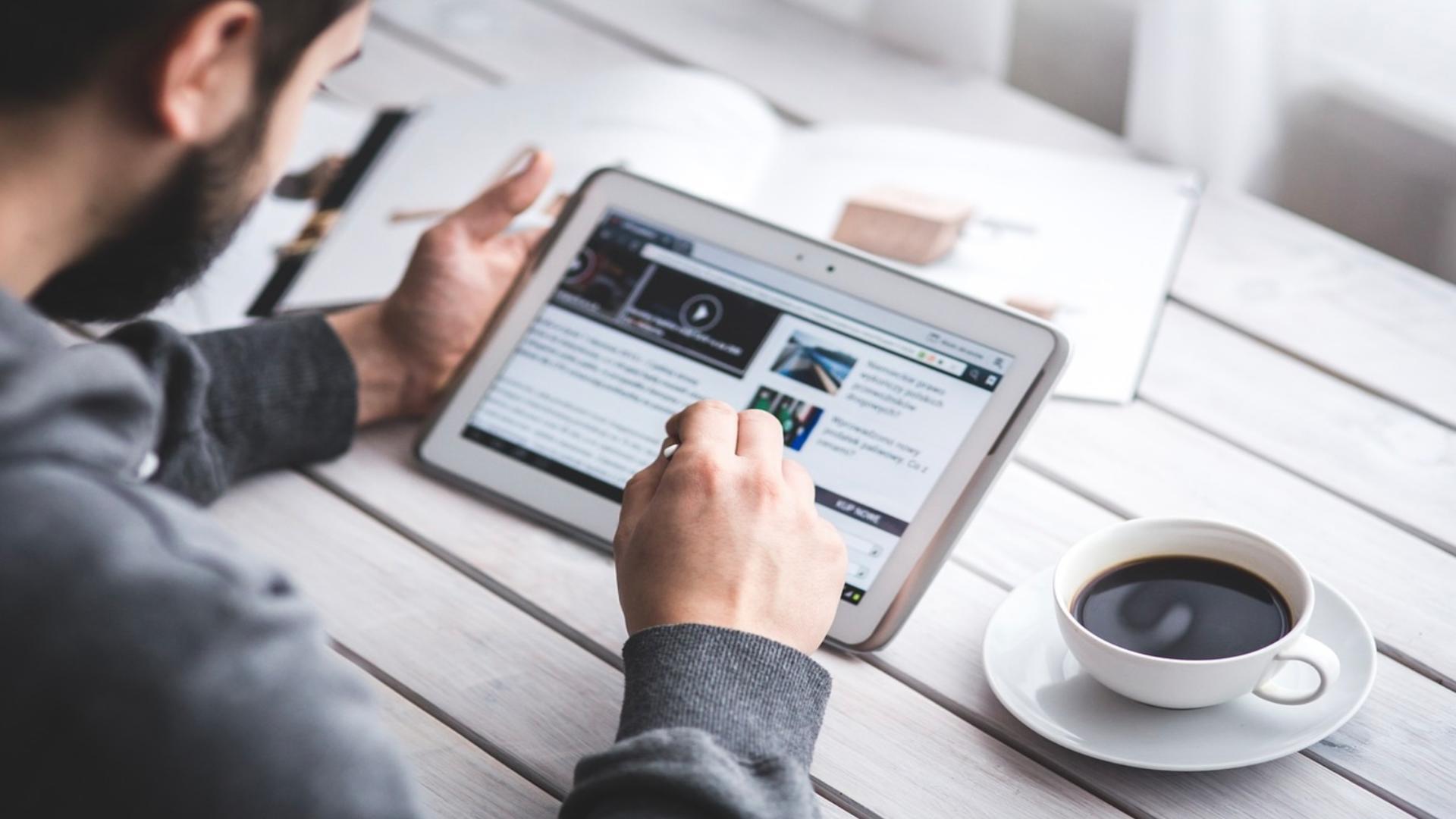 La ce riscuri te poți expune dacă bei cafea decofeinizată. Ce spun specialiștii despre ea