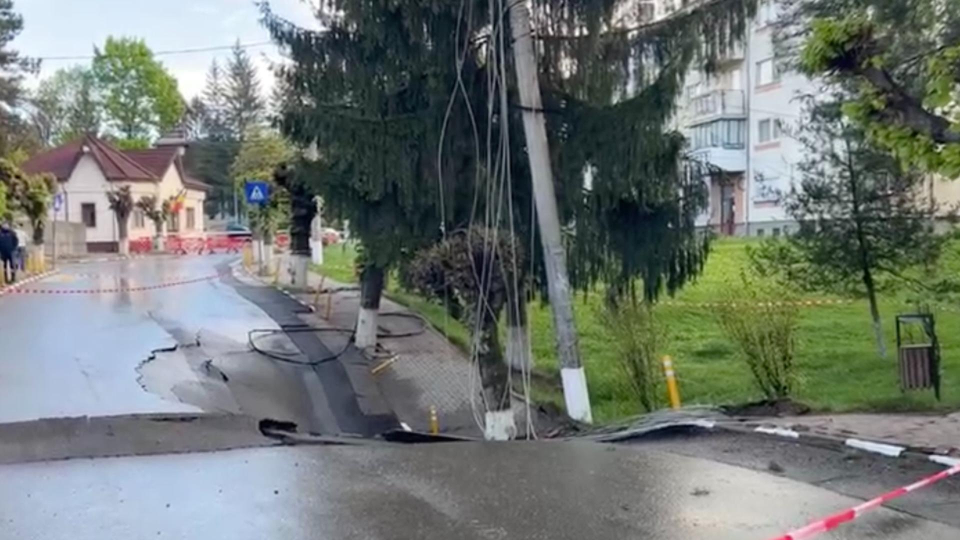 SURSE: Cauza prăbuşirii de la Slănic: Oamenii nu se pot întoarce în blocurile din care au fost evacuaţi! RAPORT