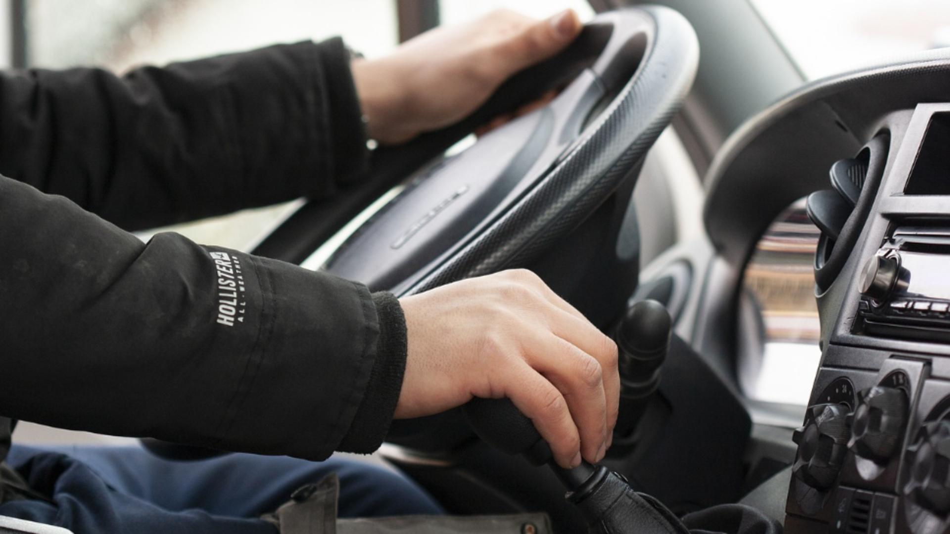 Apare taxa pe kilometraj. Care e primul stat care o va impune și câți bani vor scoate din buzunar cei care vor să conducă