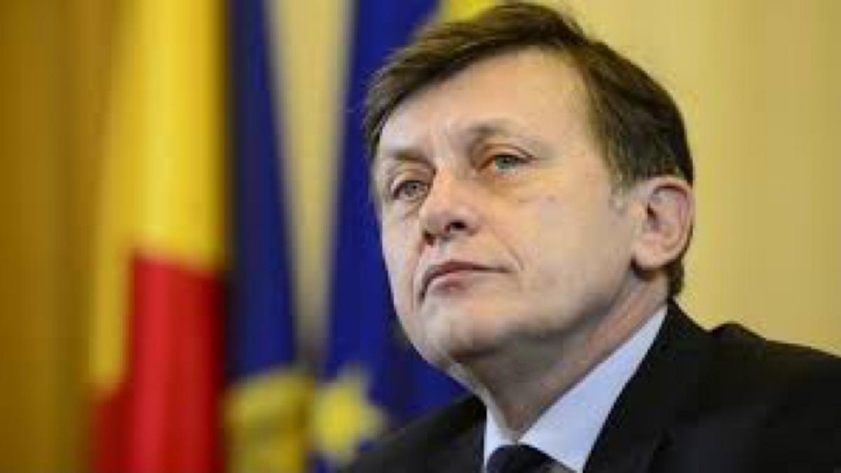 Crin Antonescu se pregătește să iasă la pensie, deși nu a mai lucrat de 8 ani! Câți bani va încasa