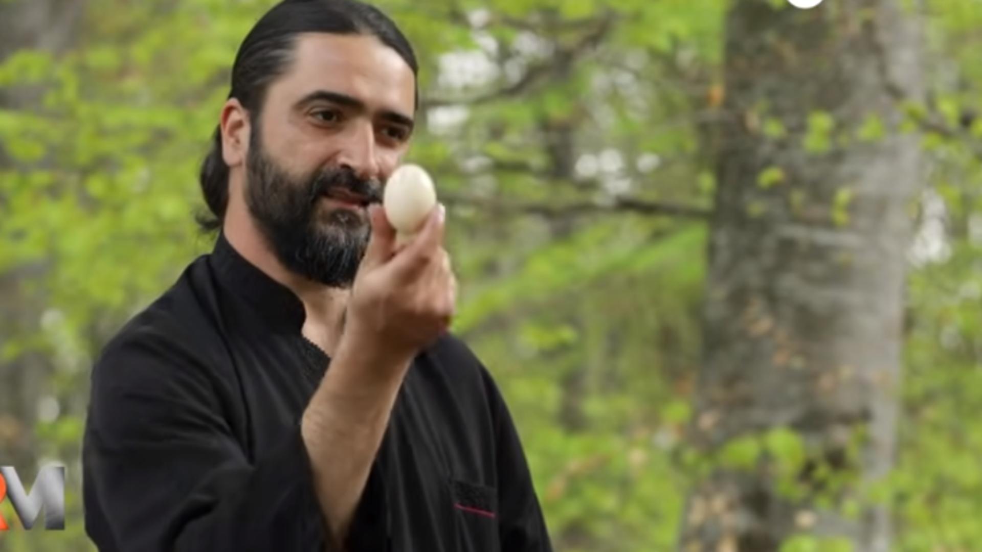 Cum să vopsești ouăle doar cu foi de ceapă. Fără E-uri, fără chimicale, 100% natural – rețetă de la mănăstire
