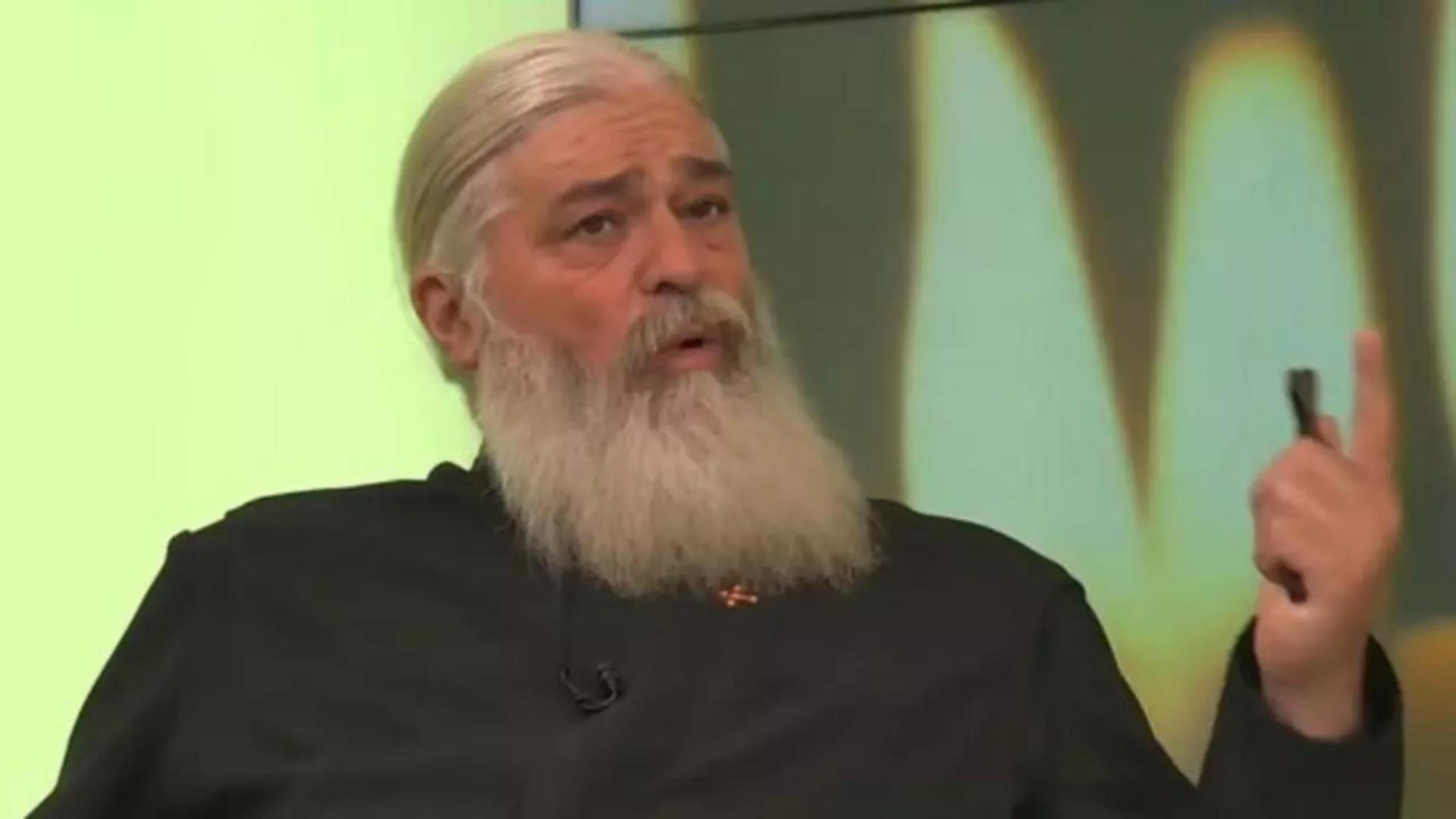 De ce ne împărtășim cu vin și nu cu apă? Cele trei calități divine, explicate de Părintele Calistrat Chifan