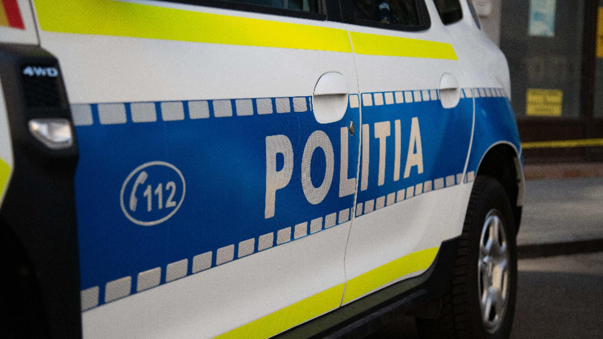 Funcționară de la primărie, suspectă de măsluirea actelor, pentru obţinerea de proprietăţi. Percheziții desfășurate de IPJ Argeș