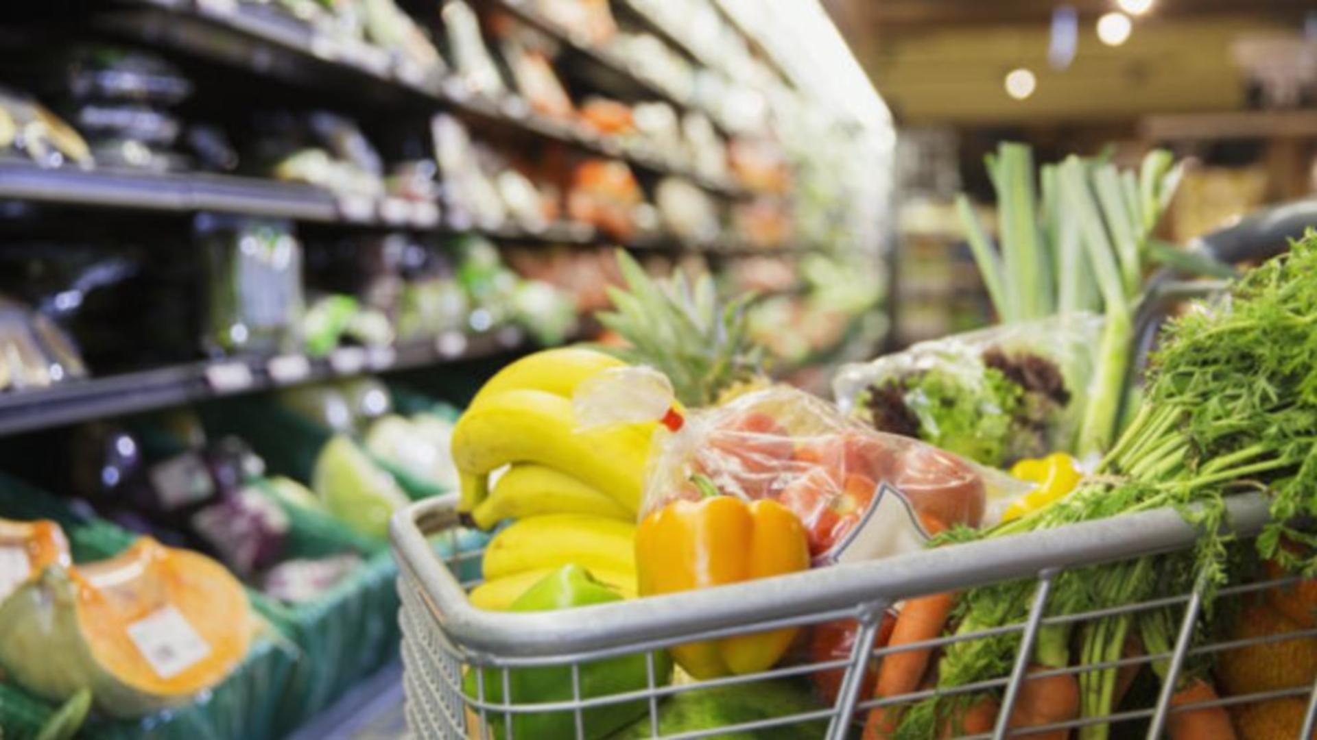 Plafonarea prețurilor la alimente revine. Când intră în vigoare? Anunțul ministrului Agriculturii