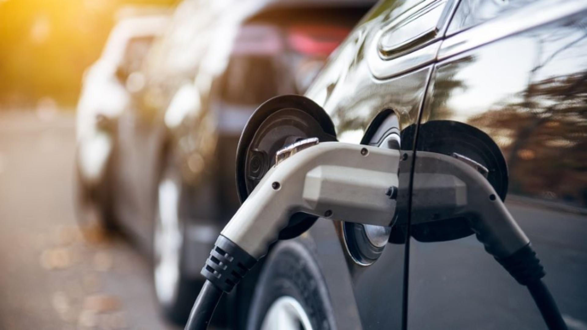 Vacanță 2024. Ce se întâmplă dacă mergi cu mașina electrică sau cu GPL, în Grecia. Noi reguli