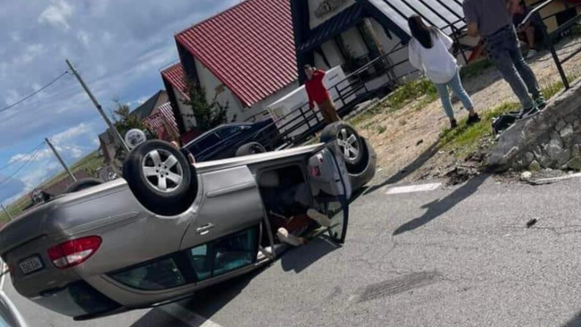 Accident spectaculos la Rânca, pe Transalpina. Martorii au crezut că este o scenă de film – FOTO