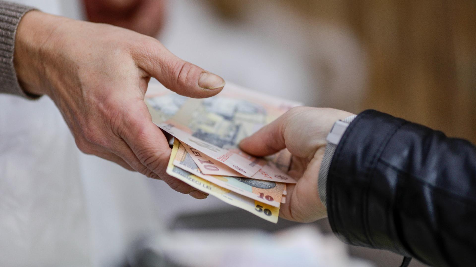 Alegeri 2024. Anchetă în Dolj. Un candidat ar fi oferit bani unui bărbat ca să-l voteze