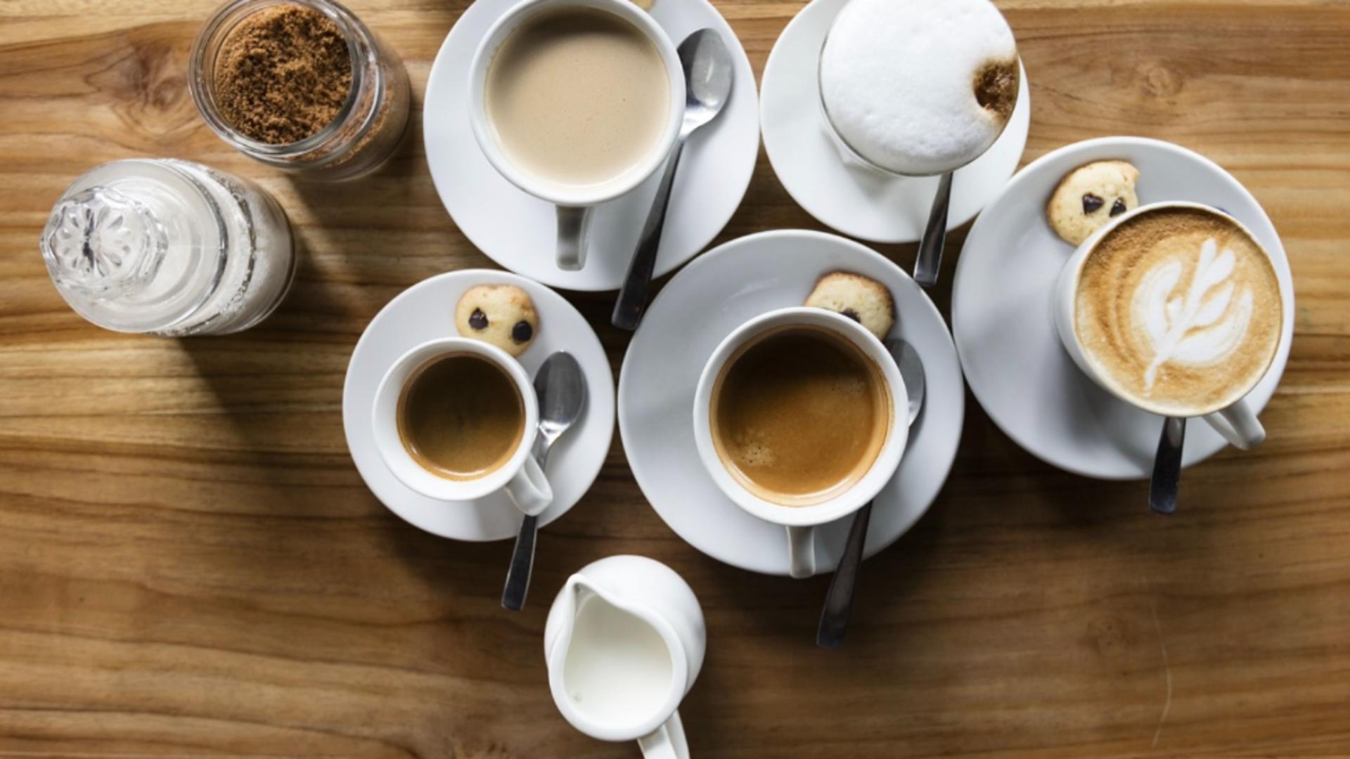 Ce poți pune în cafea ca să fie mai gustoasă. 6 idei prin care să eviți zahărul