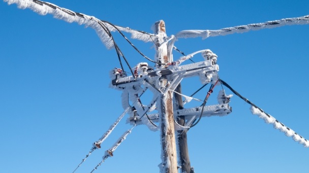 Explozii la conductori electrici, la Braşov. 46 de persoane, evacuate