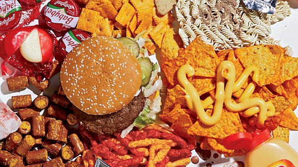 Ușor de zis, greu de pus în practică: cum îți convingi copilul să renunțe la junk food