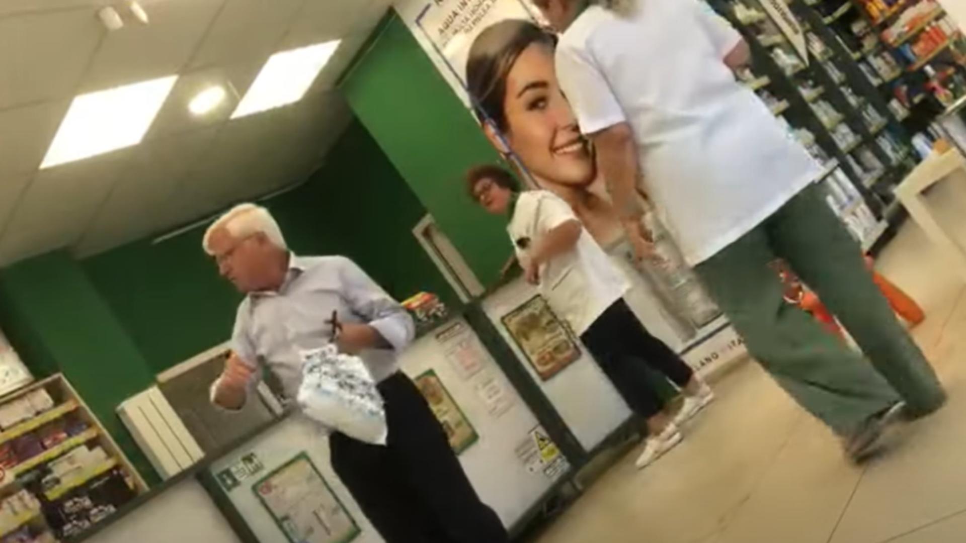 Imagini șocante, primarul din Roșiorii de Vede a lovit un tânăr într-o farmacie – VIDEO