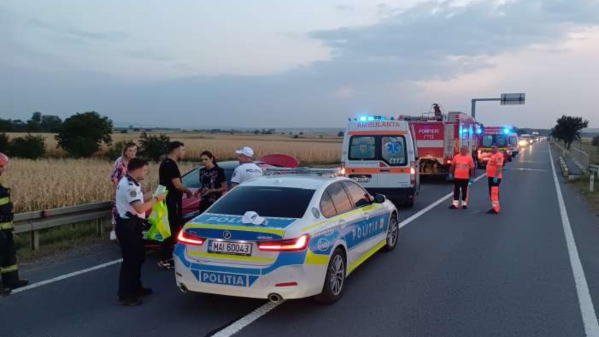 Accident pe DN29, în localitatea Huţani. Trei maşini au intrat în coliziune. Circulaţia a fost oprită pe ambele sensuri de mers