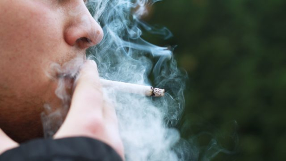 Fumezi și te rogi? Mare păcat, susține Episcopul Tomisului: „Rugăciunile fumătorilor nu prea se iau în considerare”