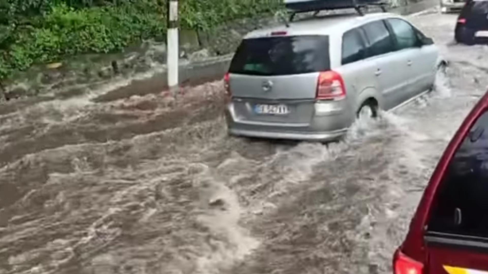 Risc major de inundații pe râurile din Dobrogea, până sâmbătă. A fost emis Cod roşu şi Cod portocaliu