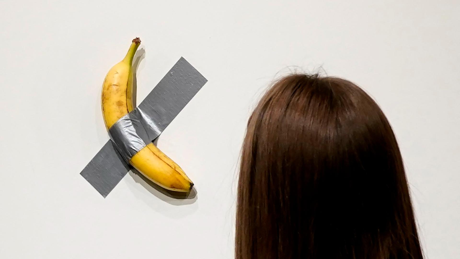 Un milion de dolari pentru “opera de artă” banană lipită pe perete cu banda izolatoare