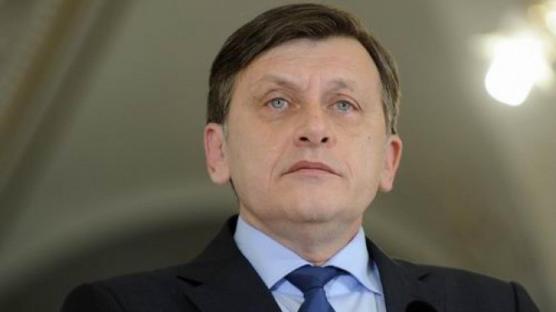 Crin Antonescu despre fuga fraților Tate în SUA: „Poate au avut o urgență!”