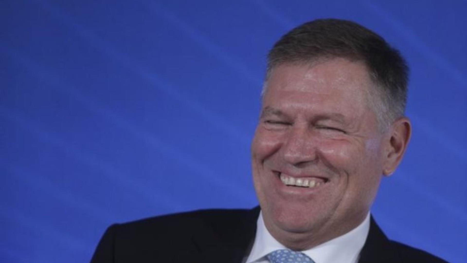 Legăturile lui Iohannis cu oligarhii care manevrează guverne. Cum a primit fostul președinte ilegitim bani și mașini în campanie