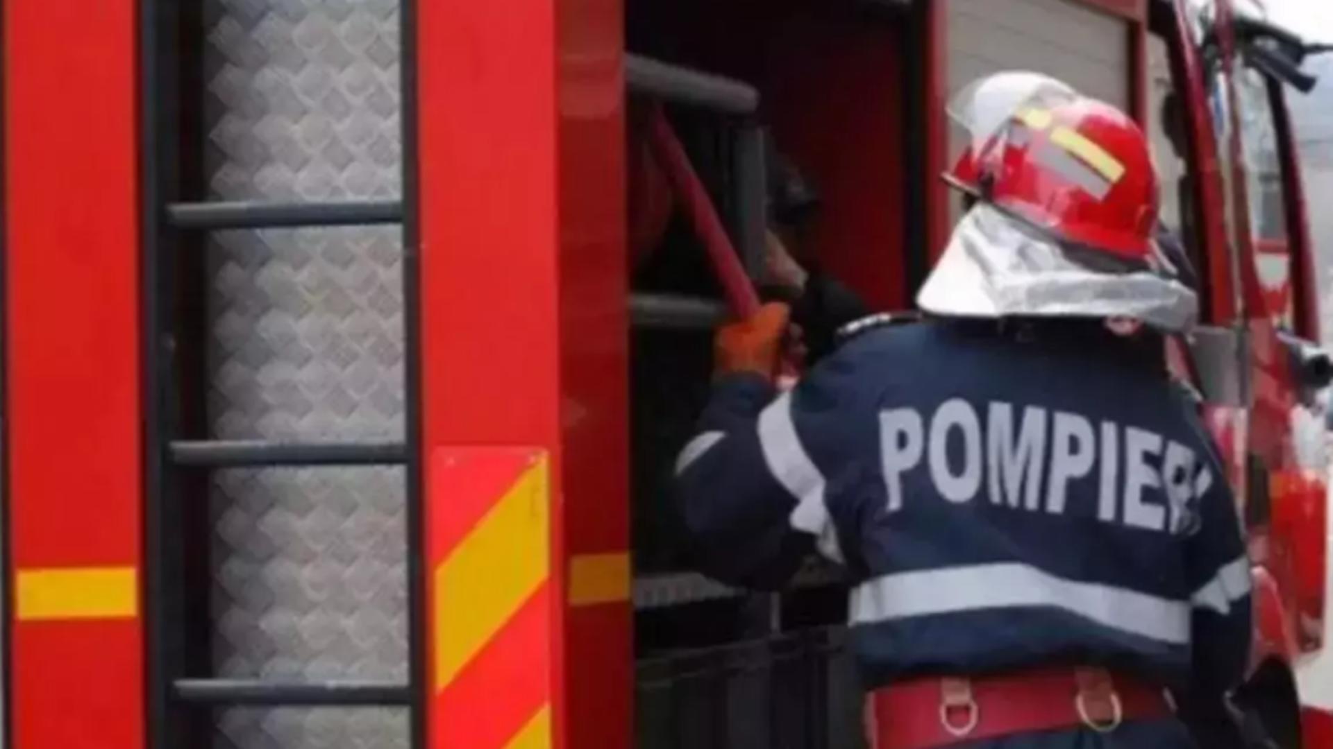 Șapte persoane, evacuate dintr-o pensiune cuprinsă de flăcări la Sovata